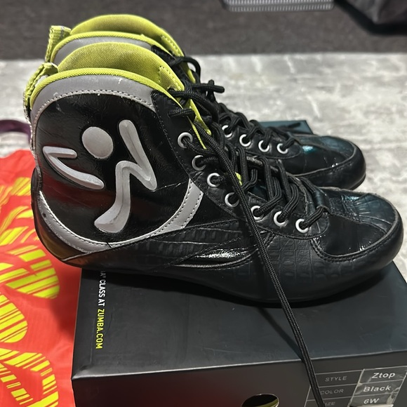 Z Top Zumba fitness shoes and bag. - Picture 2 of 3